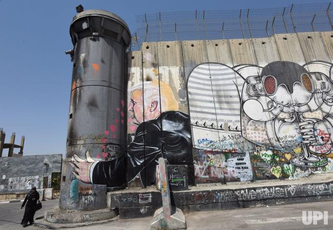TRUMP-GRAFFITI-BETHLEHEM