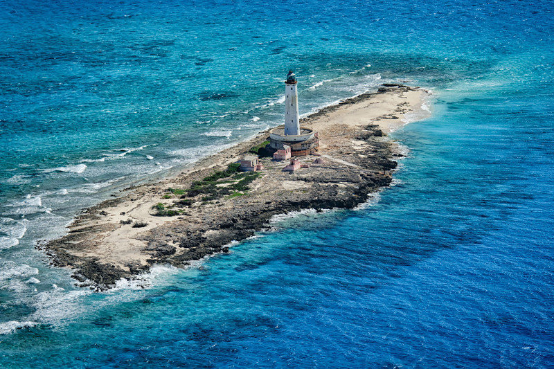 Separate island. Крукед Айленд. Аклинс остров. Хаттерас (остров). Багамские острова Маяк.